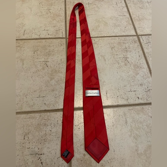 Enrico Carlucci 100% Silk Red Striped Tie - Styled in Italy - Picture 5 of 6